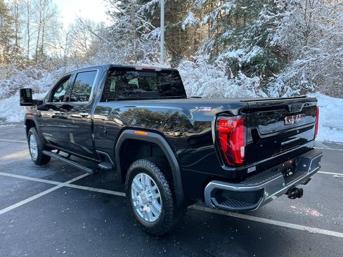 Used 2020 GMC Sierra 2500 SLT w/ SLT Premium Plus Package image 3