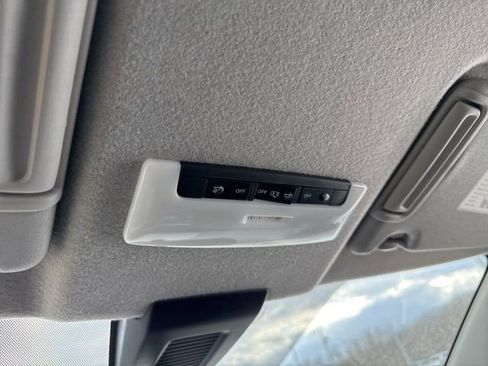 Used 2022 Nissan Kicks S image 22