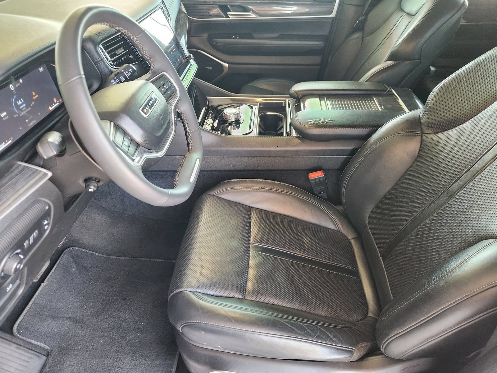 Used 2022 Jeep Wagoneer Series II w/ Premium Group I AWD/4WD image 13