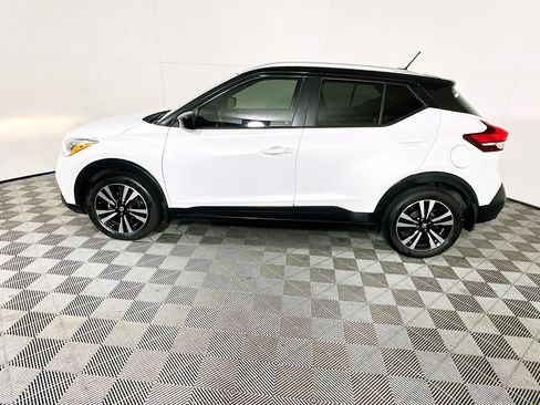 Used 2018 Nissan Kicks SV FWD image 6