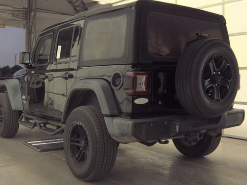 Used 2018 Jeep Wrangler Unlimited Sport S AWD/4WD image 5