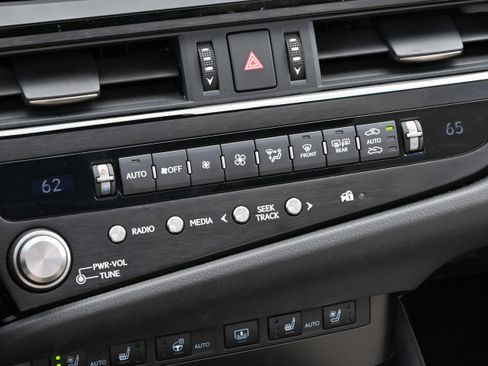 Used 2025 Lexus ES 350 Ultra Luxury w/ Accessory Package (Z2) FWD image 20