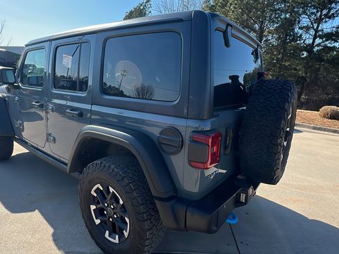 Used 2025 Jeep Wrangler Unlimited Rubicon 4xe w/ Convenience Group image 10