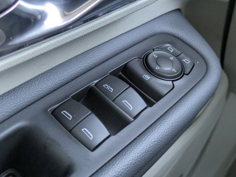 Used 2023 GMC Terrain Denali image 17