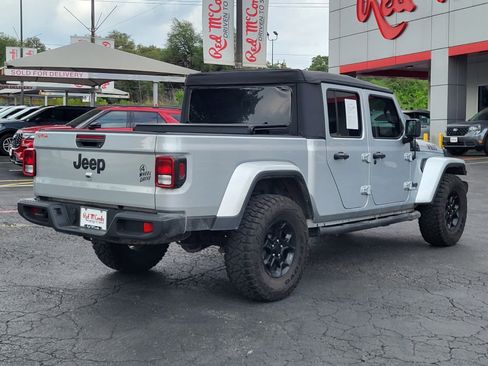 Used 2023 Jeep Gladiator Willys AWD/4WD image 4