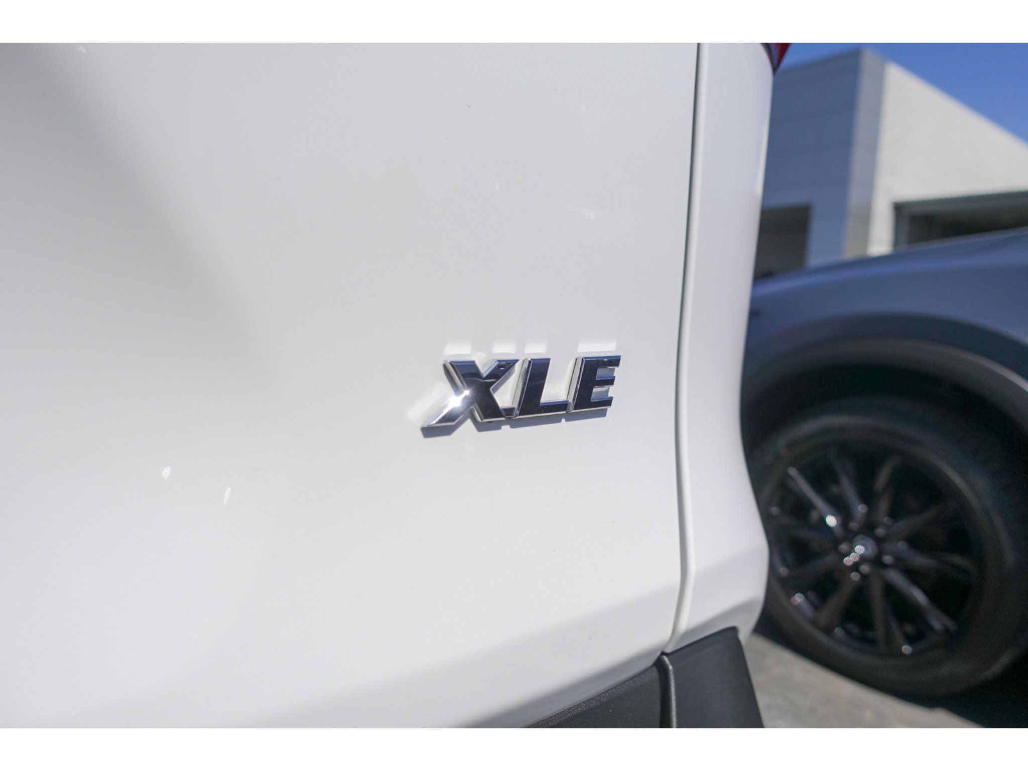 Used 2025 Toyota RAV4 XLE FWD image 23
