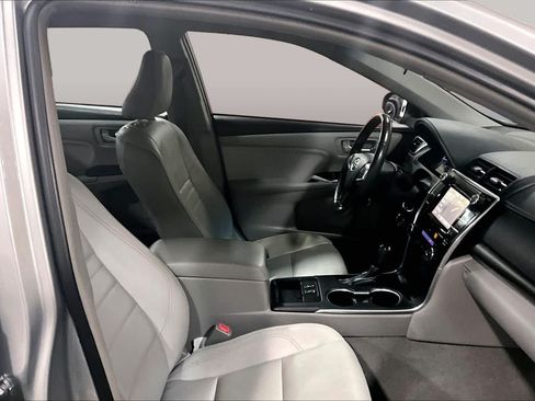 Used 2017 Toyota Camry XLE FWD image 9