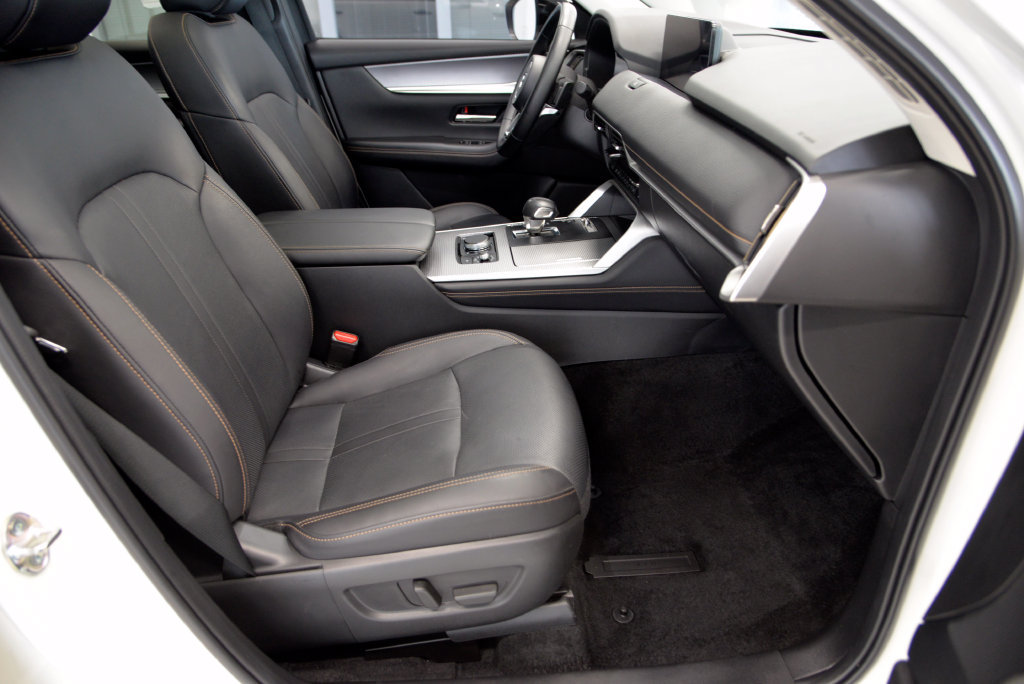Certified 2025 MAZDA CX-70 Plug-In Hybrid w/ Premium Pkg AWD/4WD image 30