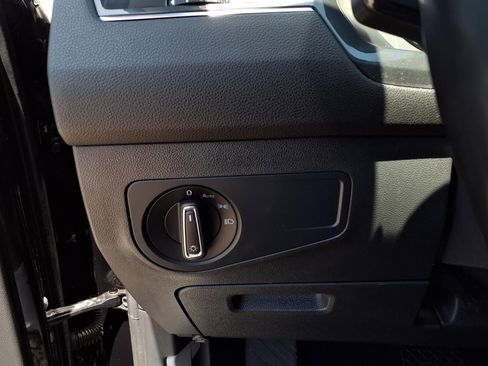 Used 2019 Volkswagen Tiguan SE FWD image 14