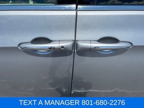 Used 2018 Chrysler Pacifica Touring-L FWD image 14