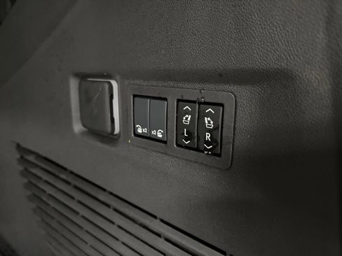 New 2026 GMC Yukon XL Denali w/ Denali Reserve Package image 35