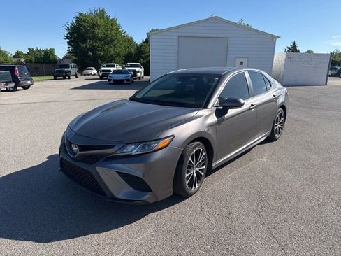 Used 2018 Toyota Camry SE w/ Convenience Package image 1
