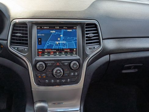 Used 2018 Jeep Grand Cherokee Altitude AWD/4WD image 17