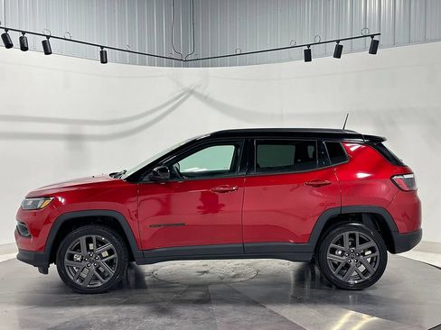 Used 2026 Jeep Compass Limited AWD/4WD image 16