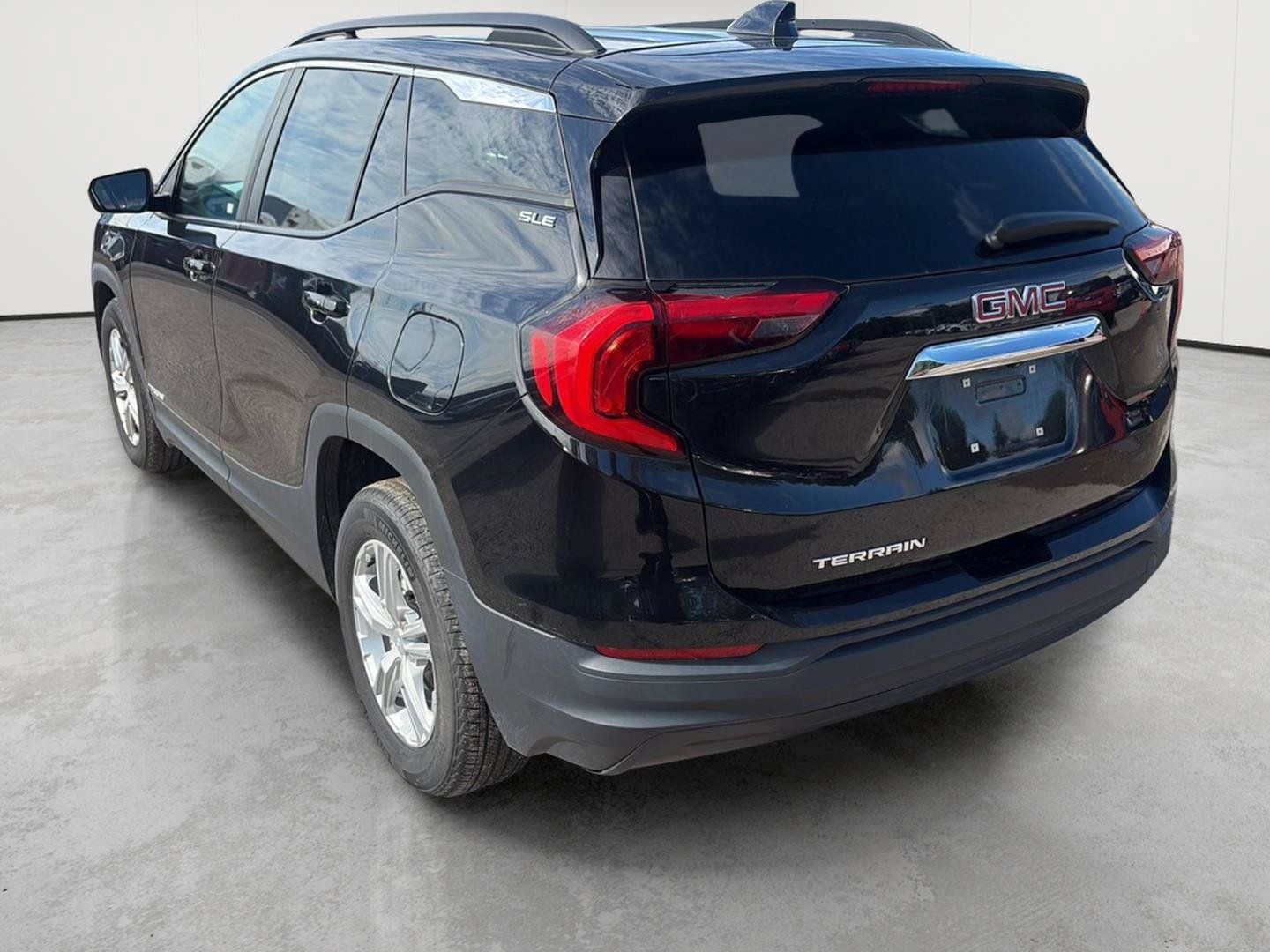 Used 2021 GMC Terrain SLE w/ Driver Convenience Package FWD image 6
