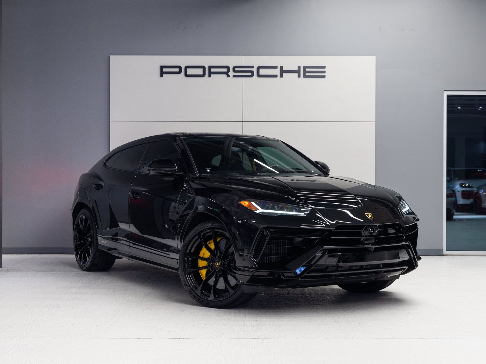 Used 2024 Lamborghini Urus S AWD/4WD image 9