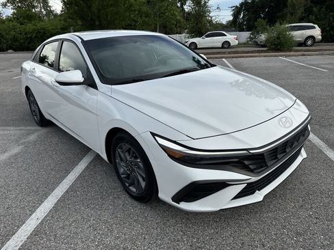 Used 2024 Hyundai Elantra SEL FWD image 16