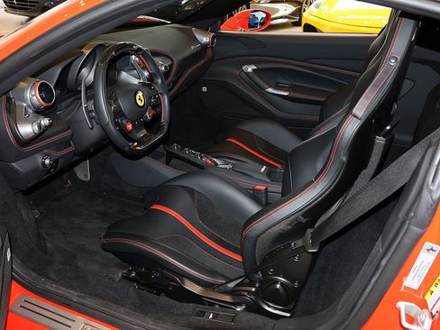 Certified 2021 Ferrari F8 Tributo RWD image 4