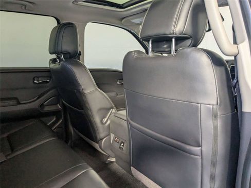 Used 2022 Nissan Frontier SV w/ SV Premium Package image 28