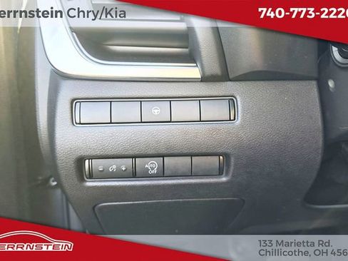 Used 2023 Nissan Rogue SV image 17