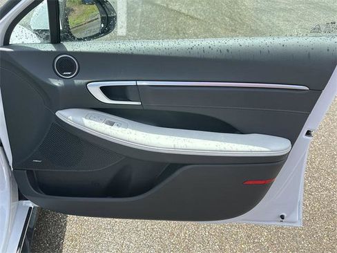 New 2025 Hyundai Sonata Limited image 14