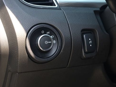 Used 2017 Ford Taurus SEL FWD image 14
