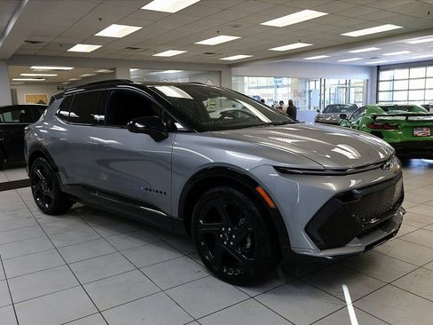 New 2026 Chevrolet Equinox EV RS image 7