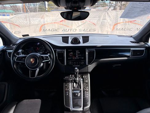 Used 2017 Porsche Macan image 25