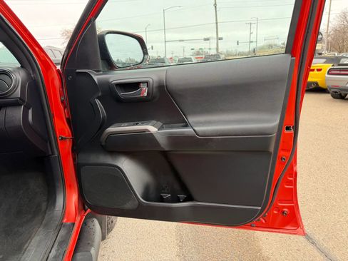 Used 2017 Toyota Tacoma TRD Sport w/ Exterior Package image 16