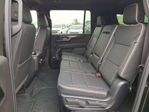 Used 2025 GMC Yukon XL Elevation AWD/4WD image 17