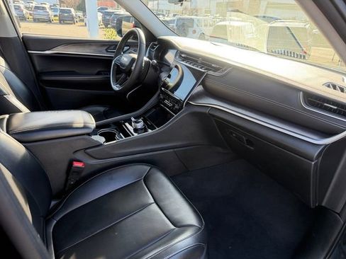 Used 2023 Jeep Grand Cherokee Limited w/ Luxury Tech Group II image 43