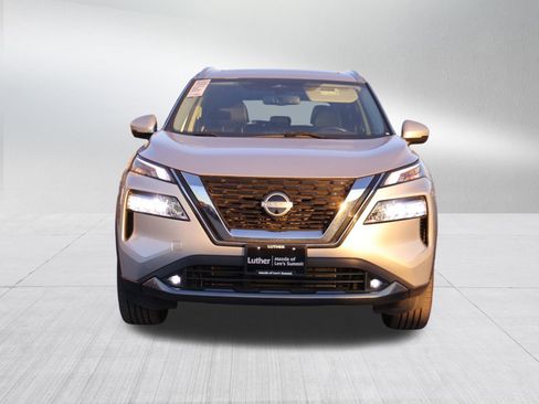 Used 2022 Nissan Rogue SL image 2