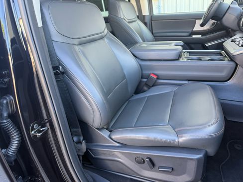 Certified 2025 Ford Expedition Active AWD/4WD image 10