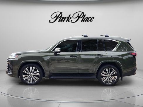 Used 2023 Lexus LX 600 4WD w/ Accessory Package (Z1) image 2