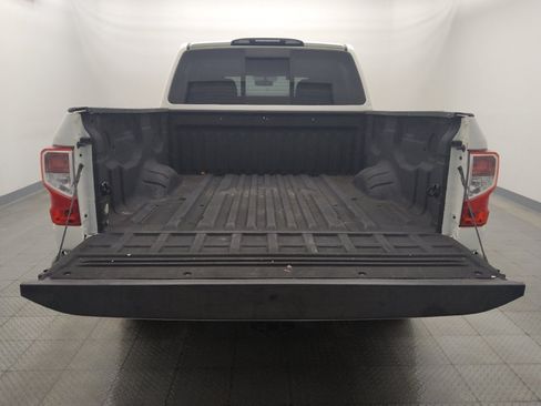 Used 2019 Nissan Titan S AWD/4WD image 29