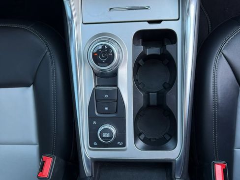 Used 2024 Ford Explorer XLT w/ Equipment Group 202A AWD/4WD image 17