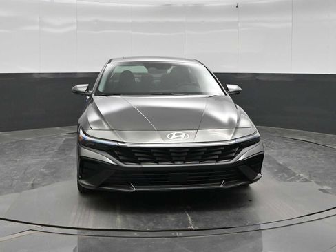 New 2026 Hyundai Elantra Limited FWD image 2