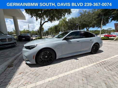 Used 2025 BMW M5 w/ Carbon Package AWD/4WD image 3