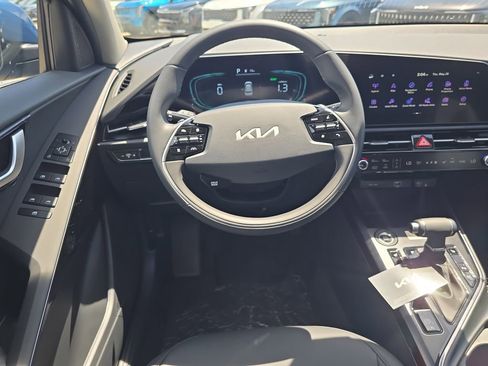 New 2026 Kia Niro EX FWD image 13
