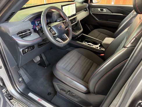 Used 2025 Ford Explorer ST-Line w/ Premium Package RWD image 2