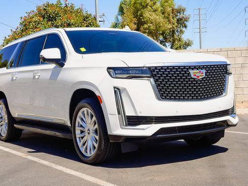 Certified 2021 Cadillac Escalade ESV Luxury RWD image 5