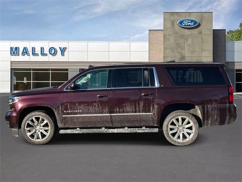 Used 2017 Chevrolet Suburban LT w/ LT Signature Package image 3