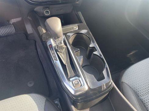 Used 2025 Chevrolet Trax LT w/ LT Convenience Package image 36