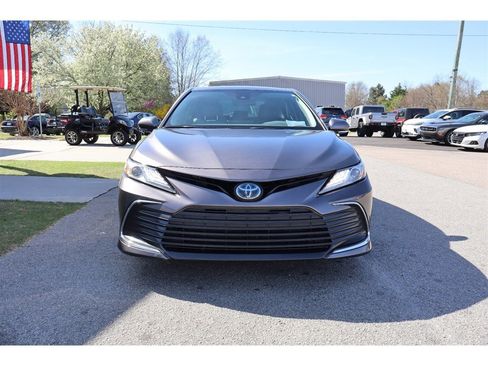 Used 2022 Toyota Camry XLE image 9