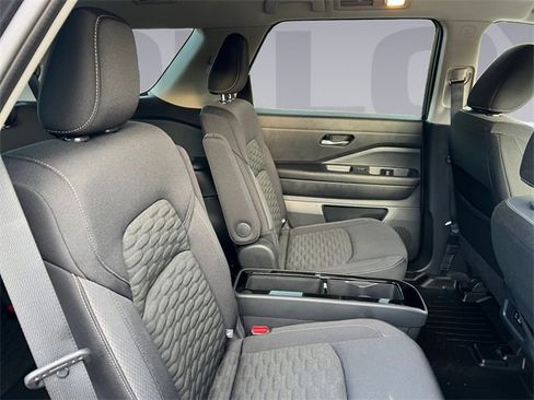 Used 2022 Nissan Pathfinder SV w/ SV Premium Package image 18