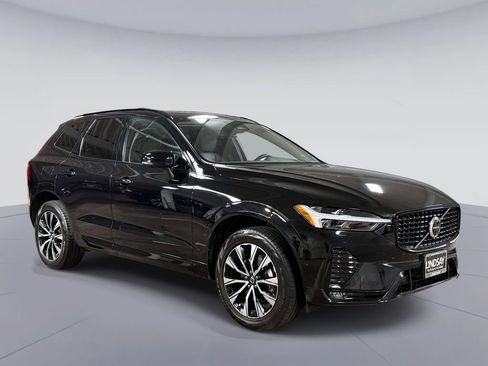 Used 2024 Volvo XC60 B5 Plus w/ Protection Package Premier AWD/4WD image 9