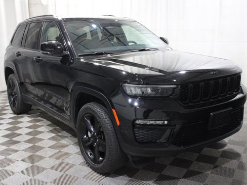 Used 2023 Jeep Grand Cherokee Limited w/ Black Appearance Package AWD/4WD image 30