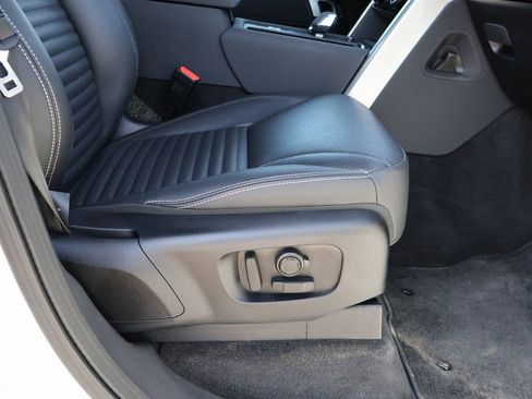 Used 2025 Land Rover Discovery S image 10