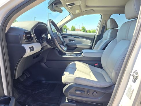 Used 2023 Honda Pilot Touring image 11