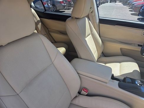 Used 2014 Lexus ES 350 w/ Luxury Package FWD image 8